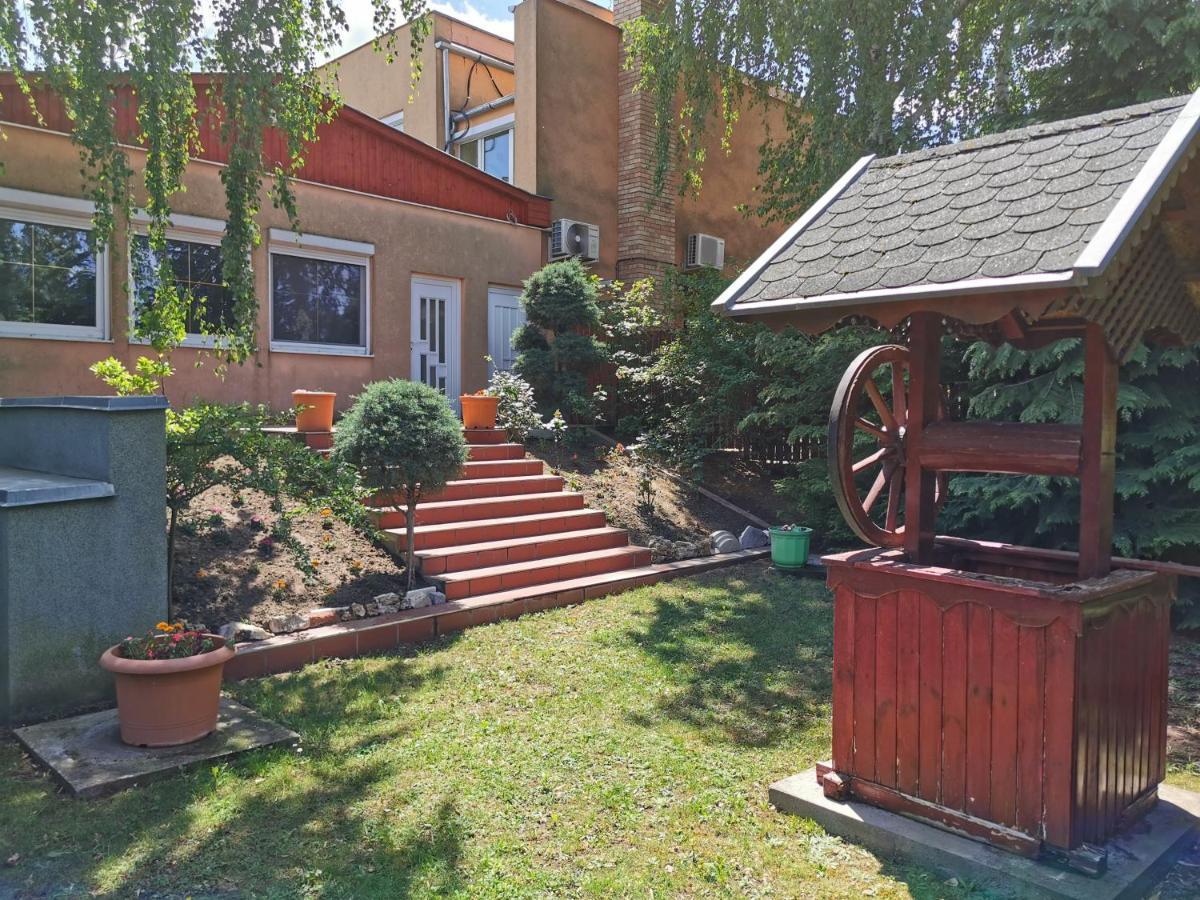 Frank Vendeghaz Hotel Veszpramvarsany Bagian luar foto